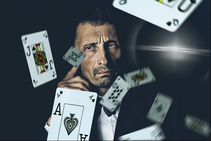 What Percent of Poker Players Make Money? (Revealed)